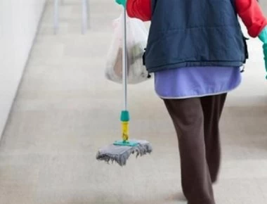 Καθαρίστριες έξω από το υπουργείο Υγείας: «Η κυβέρνηση κάνει ''σπαστές'' καθαρά για ψηφοθηρικούς λόγους» (βίντεο-φωτο)